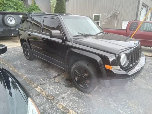 Used 2014 Jeep Patriot Sport w/ Power Value Group FWD image 2