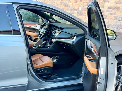 Used 2024 Cadillac XT5 Premium Luxury w/ Technology Package image 9