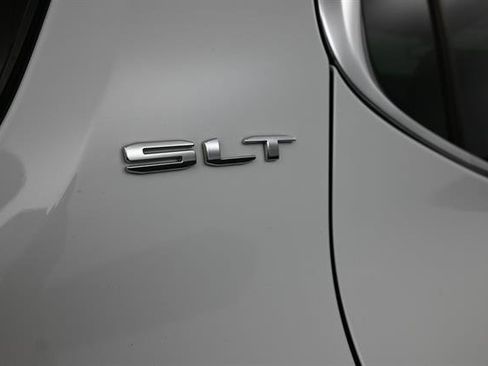 Used 2021 GMC Acadia SLT FWD image 5