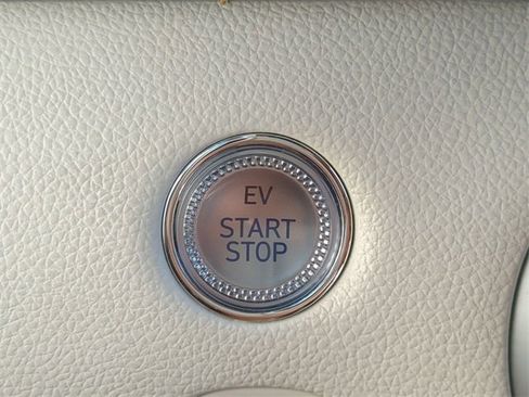 Used 2024 Genesis GV60 RWD image 27