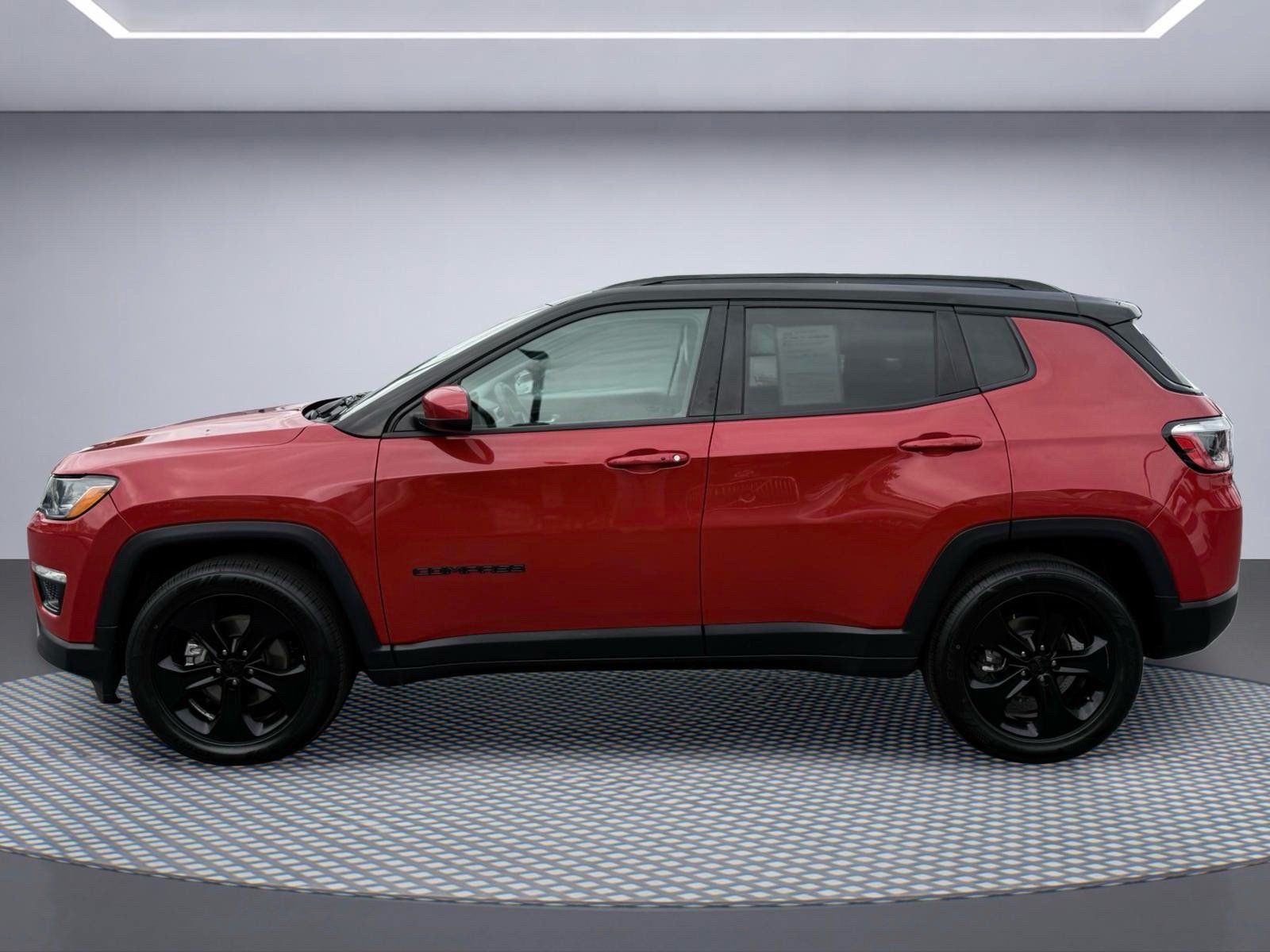 Used 2021 Jeep Compass Latitude FWD image 3