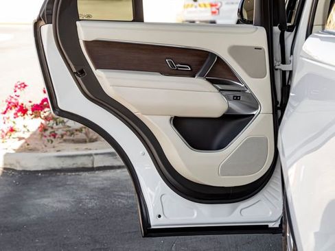 Used 2023 Land Rover Range Rover SE image 23