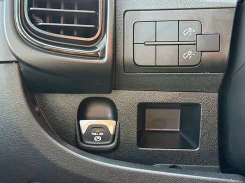 Used 2025 RAM ProMaster 3500 FWD image 17