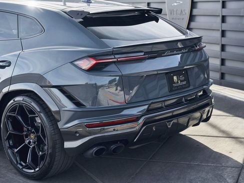 Used 2024 Lamborghini Urus Performante AWD/4WD image 16