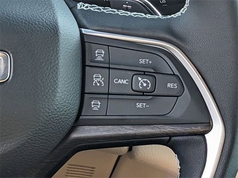 New 2025 Jeep Grand Cherokee Limited image 18