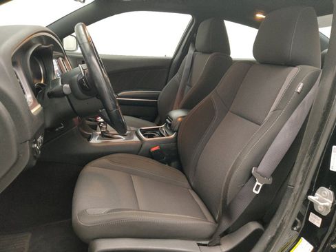 Used 2019 Dodge Charger SXT AWD/4WD image 17