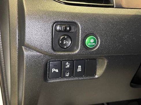 Used 2022 Honda Pilot Touring image 23