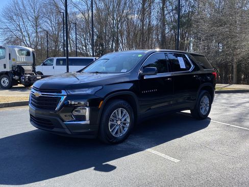 Used 2023 Chevrolet Traverse LS image 5