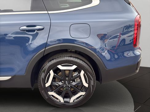 Used 2025 Kia Telluride S image 25