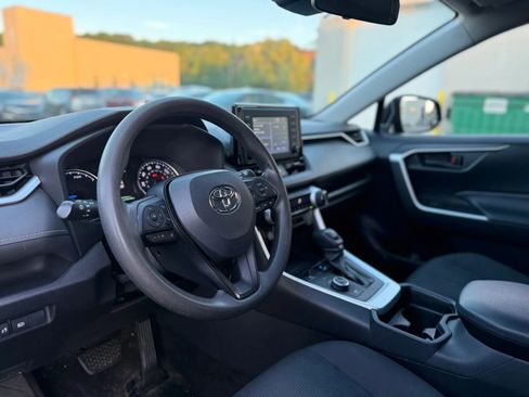 Used 2019 Toyota RAV4 LE w/ Carpet Mat Package AWD/4WD image 21