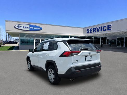 Used 2021 Toyota RAV4 LE FWD image 6