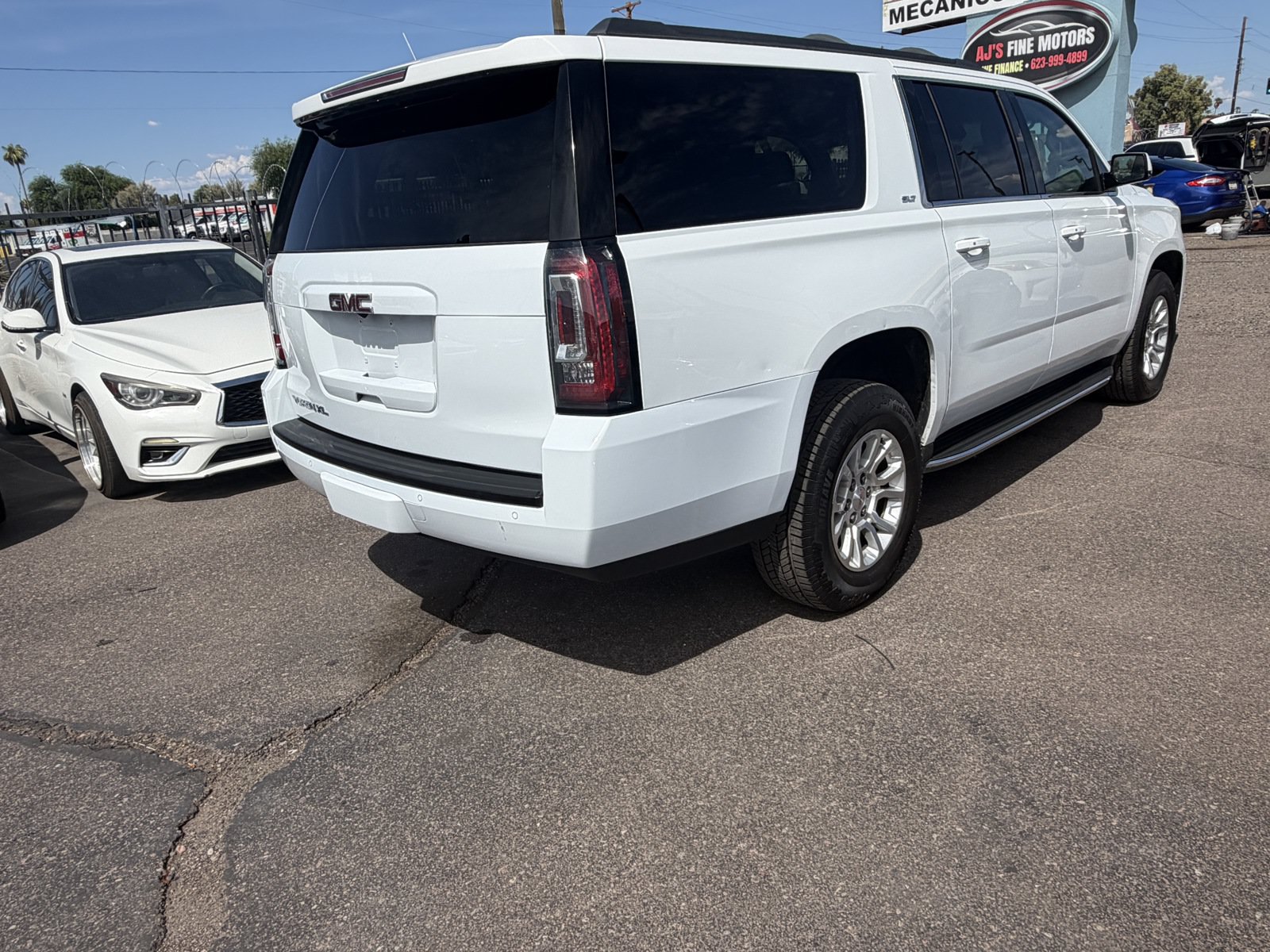 Used 2017 GMC Yukon XL SLT AWD/4WD image 4