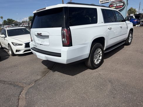 Used 2017 GMC Yukon XL SLT AWD/4WD image 4