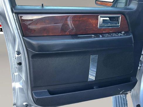 Used 2016 Lincoln Navigator Select image 9