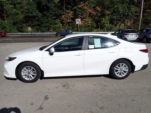 Certified 2025 Toyota Camry LE image 9