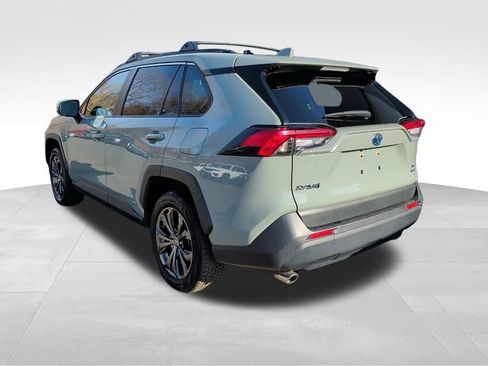 Used 2022 Toyota RAV4 XLE Premium image 3