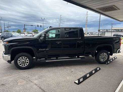 Used 2025 Chevrolet Silverado 2500 LT w/ Convenience Package AWD/4WD image 3