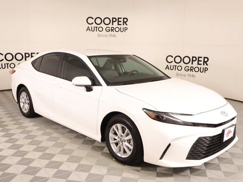 Used 2025 Toyota Camry LE w/ Convenience Package FWD image 1