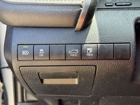 Used 2019 Toyota Camry XSE FWD image 18