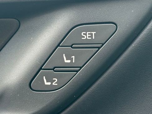 Certified 2025 Toyota Crown Signia AWD/4WD image 38