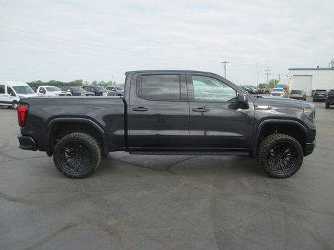Used 2024 GMC Sierra 1500 AT4 w/ Technology Package image 4