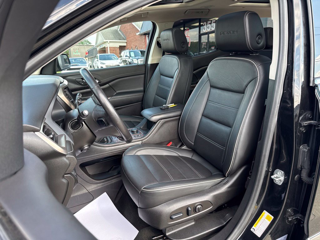 Used 2022 GMC Acadia Denali w/ Denali Ultimate Package AWD/4WD image 2