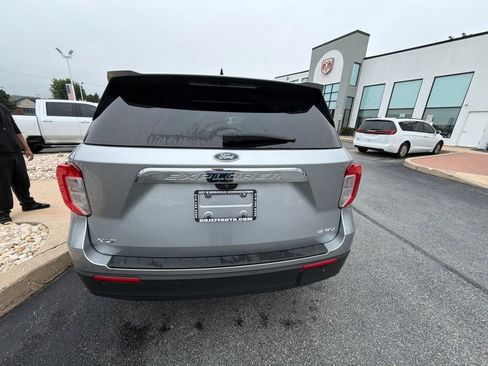 Used 2021 Ford Explorer XLT AWD/4WD image 9