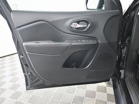 Used 2022 Jeep Cherokee Trailhawk w/ Sound & Nav Group image 18