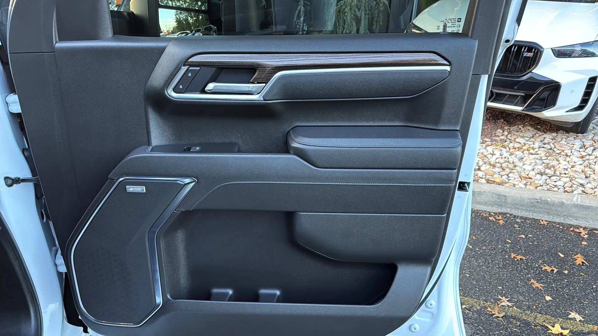 Used 2025 Chevrolet Silverado 1500 LT Trail Boss w/ Dark Appearance Package AWD/4WD image 19