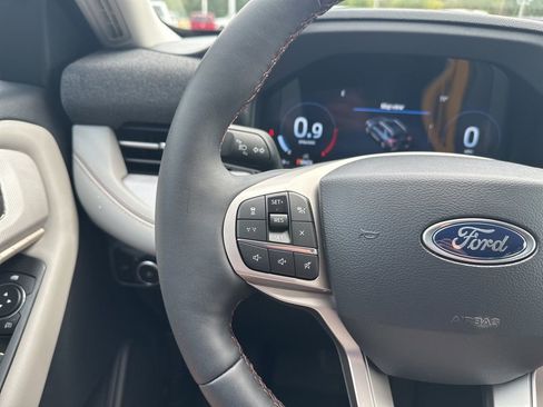 New 2025 Ford Explorer Active w/ Active Comfort Package image 17