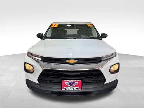 Used 2023 Chevrolet TrailBlazer LS AWD/4WD image 2