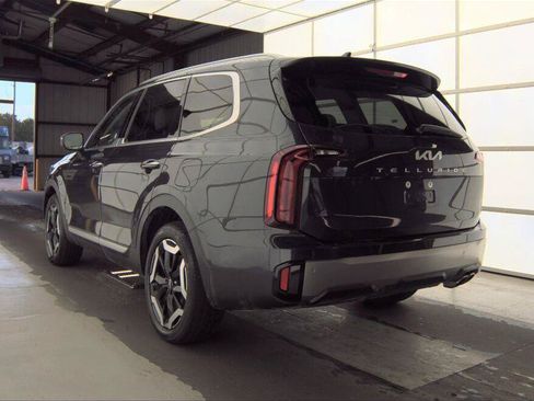 Used 2025 Kia Telluride S FWD image 10