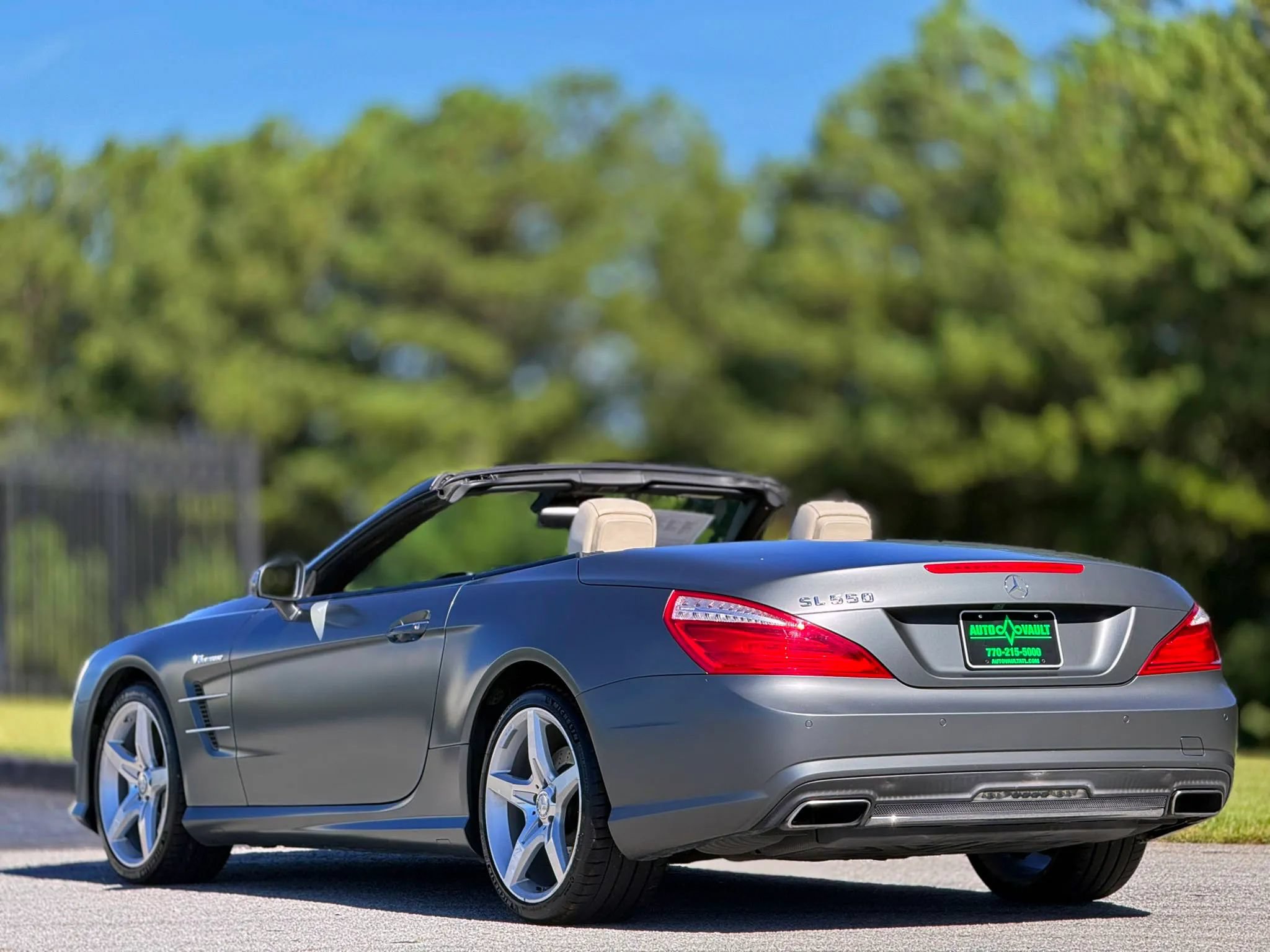 Used 2014 Mercedes-Benz SL 550 w/ Sport Wheel Package image 11