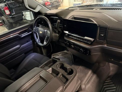 Used 2024 Chevrolet Silverado 1500 LT AWD/4WD image 13