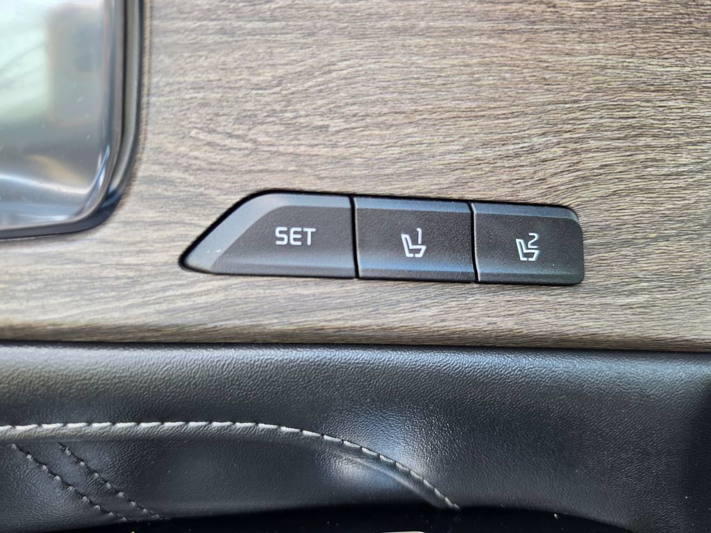 Certified 2023 Kia Sorento SX Prestige AWD/4WD image 12