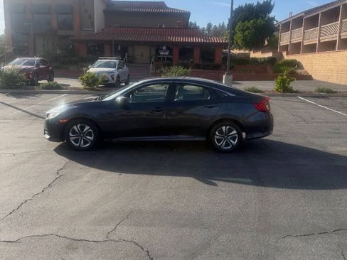 Used 2019 Honda Civic EX image 7