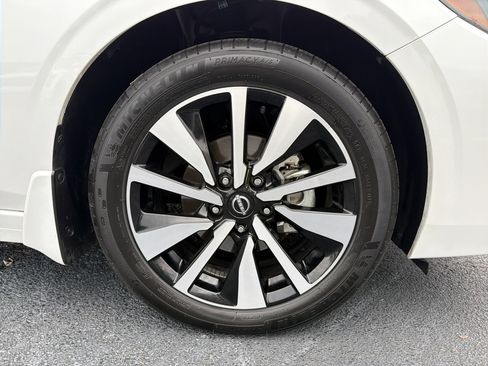 Used 2024 Nissan Sentra SV w/ SV Premium Package image 12