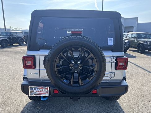 Used 2023 Jeep Wrangler Unlimited Sahara w/ Cold Weather Group AWD/4WD image 6