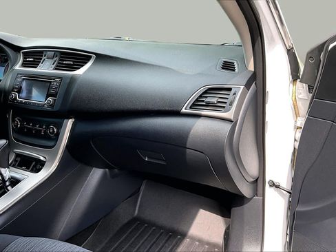 Used 2015 Nissan Sentra SV FWD image 19