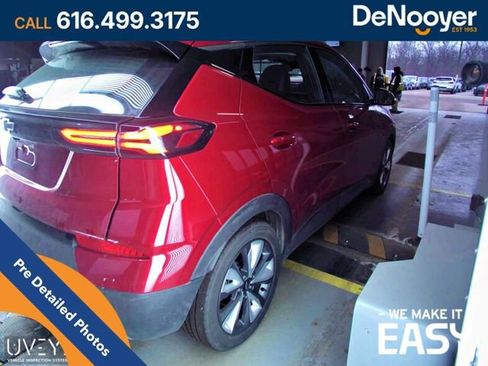 Used 2023 Chevrolet Bolt EUV LT w/ Convenience Package image 4
