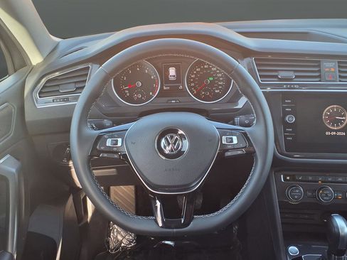 Used 2021 Volkswagen Tiguan SE w/ Panoramic Sunroof Package image 59