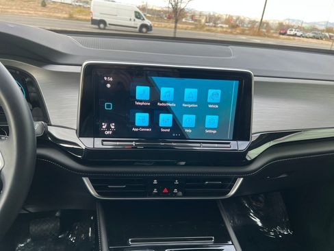 Certified 2025 Volkswagen Atlas Cross Sport SE image 20