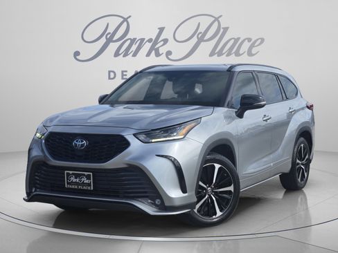 Used 2021 Toyota Highlander XSE FWD image 1