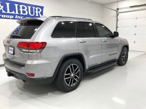 Used 2017 Jeep Grand Cherokee Trailhawk w/ Trailhawk Luxury Group AWD/4WD image 17