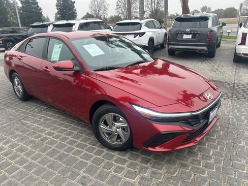 Certified 2025 Hyundai Elantra SE image 2