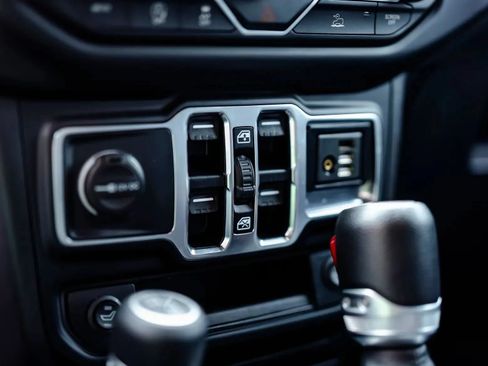 Used 2021 Jeep Gladiator Sport AWD/4WD image 43