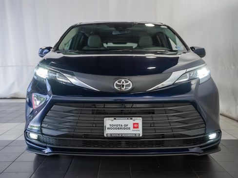 New 2026 Toyota Sienna XLE FWD image 2