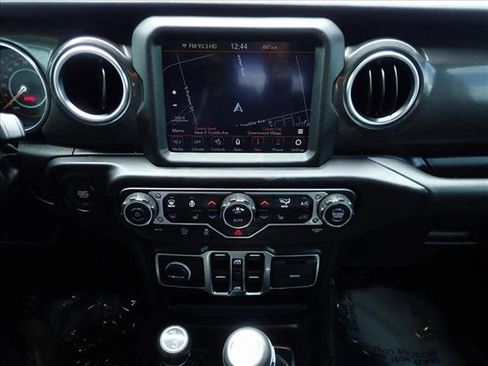 Used 2022 Jeep Wrangler Unlimited Sahara AWD/4WD image 15