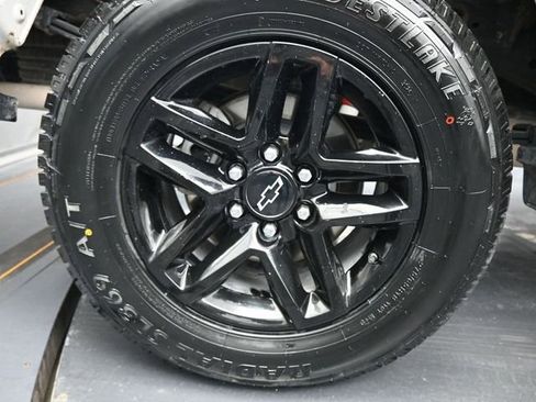 Used 2023 Chevrolet Silverado 1500 LT Trail Boss w/ Convenience Package II image 31