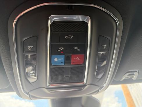 Used 2022 Jeep Wagoneer Series III AWD/4WD image 24